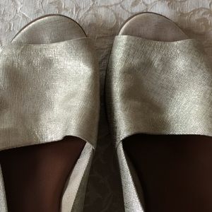 The Flexx wedge open toe with gum sole